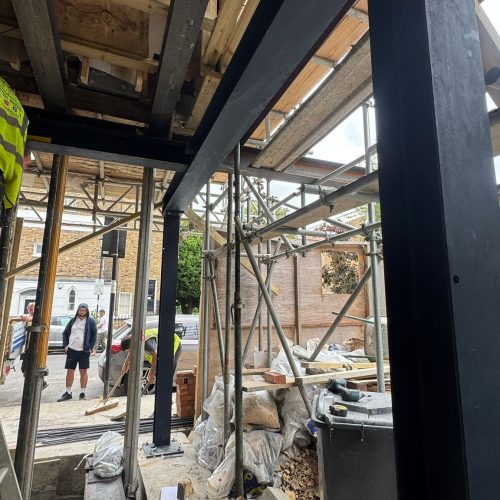 College Cross N11